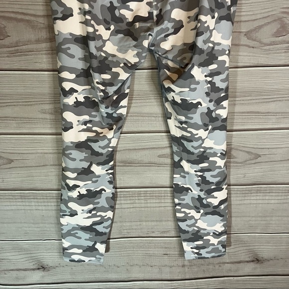 Fabletics Mid Rise Printed Opal Camo Leggings - Picture 8 of 11